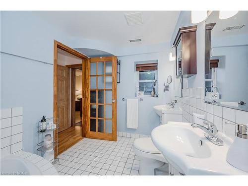 106/108 Kathleen Street, Guelph, ON - Indoor Photo Showing Bathroom