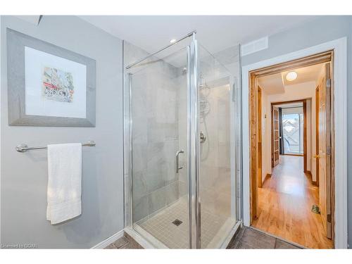 106/108 Kathleen Street, Guelph, ON - Indoor Photo Showing Bathroom