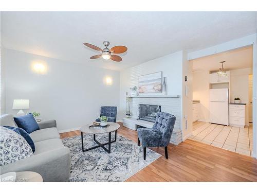 106/108 Kathleen Street, Guelph, ON - Indoor Photo Showing Living Room