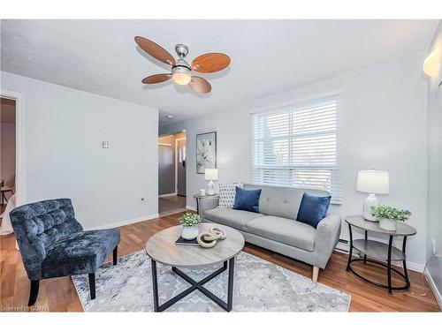 106/108 Kathleen Street, Guelph, ON - Indoor Photo Showing Living Room