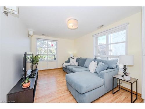 106/108 Kathleen Street, Guelph, ON - Indoor Photo Showing Living Room