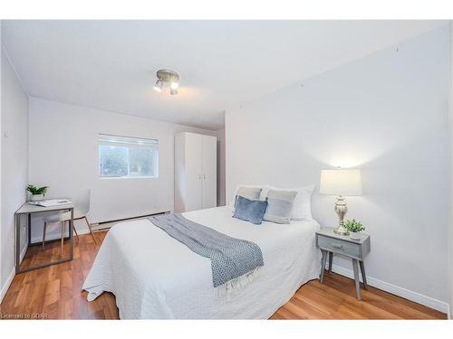 106/108 Kathleen Street, Guelph, ON - Indoor Photo Showing Bedroom