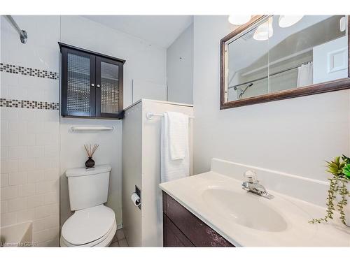 106/108 Kathleen Street, Guelph, ON - Indoor Photo Showing Bathroom