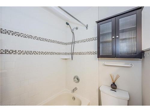 106/108 Kathleen Street, Guelph, ON - Indoor Photo Showing Bathroom