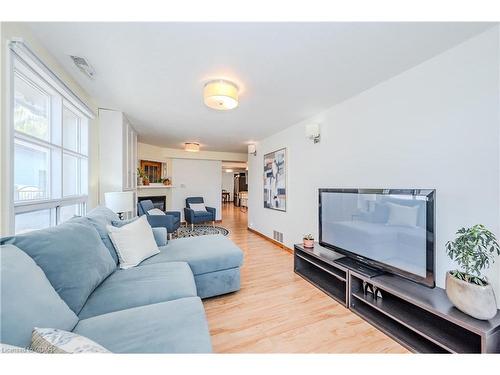 106/108 Kathleen Street, Guelph, ON - Indoor Photo Showing Living Room