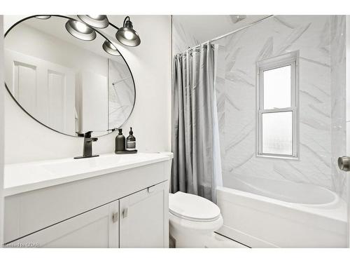 95 Foster Avenue, Guelph, ON - Indoor Photo Showing Bathroom