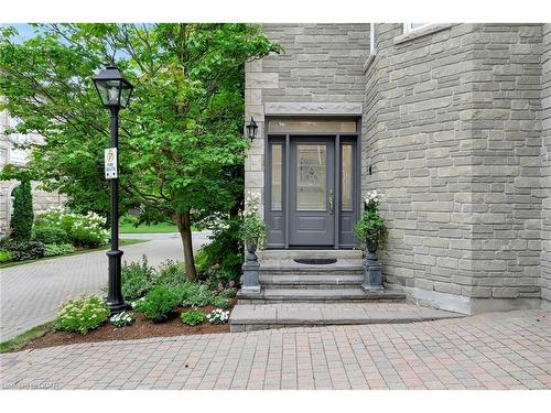 11-25 Manor Park Crescent, Guelph, ON - Outdoor