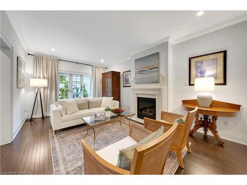 11-25 Manor Park Crescent, Guelph, ON - Indoor Photo Showing Living Room With Fireplace