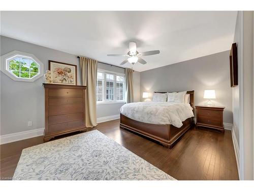 11-25 Manor Park Crescent, Guelph, ON - Indoor Photo Showing Bedroom