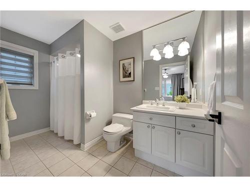 11-25 Manor Park Crescent, Guelph, ON - Indoor Photo Showing Bathroom