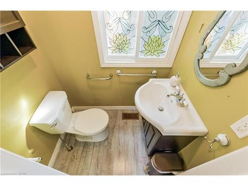 230 St Andrew Street E, Fergus, ON - Indoor Photo Showing Bathroom