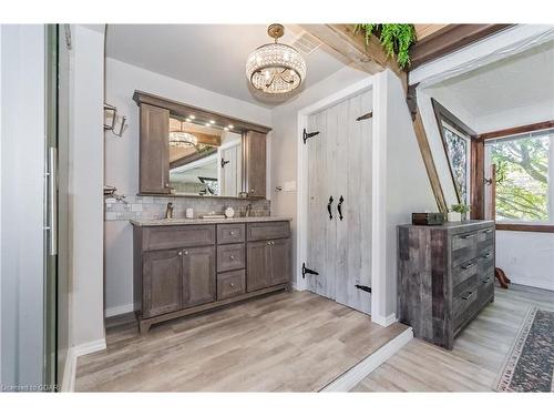 230 St Andrew Street E, Fergus, ON - Indoor Photo Showing Bathroom