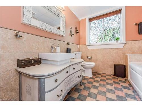 230 St Andrew Street E, Fergus, ON - Indoor Photo Showing Bathroom