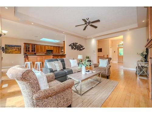 953 St David Street N, Fergus, ON - Indoor Photo Showing Living Room