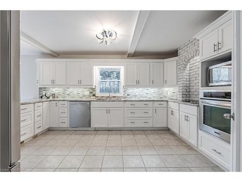 880 Goshen Road, Tillsonburg, ON - Indoor Photo Showing Kitchen With Upgraded Kitchen