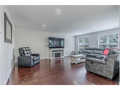 880 Goshen Road, Tillsonburg, ON - Indoor Photo Showing Living Room