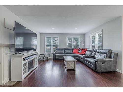 880 Goshen Road, Tillsonburg, ON - Indoor Photo Showing Living Room