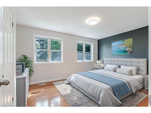 880 Goshen Road, Tillsonburg, ON - Indoor Photo Showing Bedroom