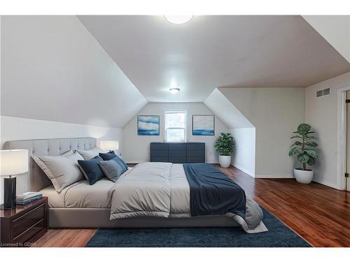 880 Goshen Road, Tillsonburg, ON - Indoor Photo Showing Bedroom