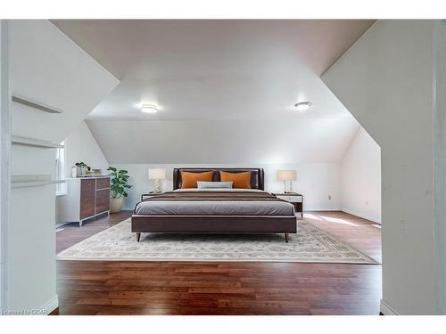 880 Goshen Road, Tillsonburg, ON - Indoor Photo Showing Bedroom