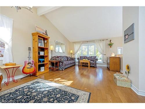 119 Lou'S Boulevard, Rockwood, ON - Indoor Photo Showing Living Room