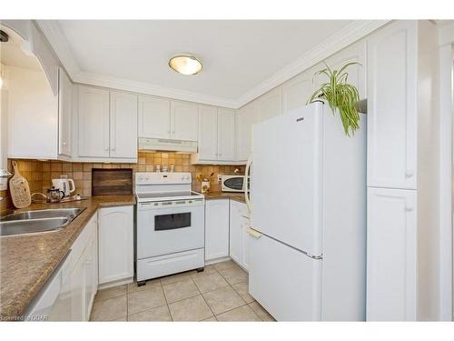 119 Lou'S Boulevard, Rockwood, ON - Indoor Photo Showing Kitchen With Double Sink