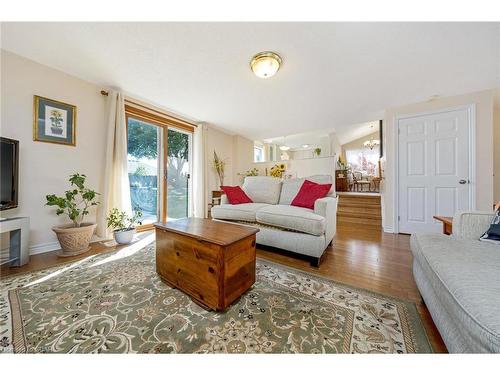 119 Lou'S Boulevard, Rockwood, ON - Indoor Photo Showing Living Room