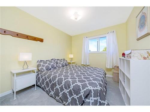 119 Lou'S Boulevard, Rockwood, ON - Indoor Photo Showing Bedroom