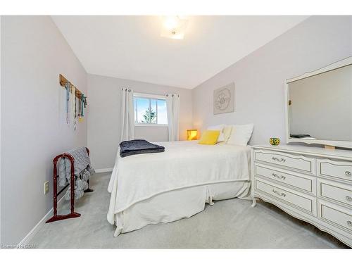 119 Lou'S Boulevard, Rockwood, ON - Indoor Photo Showing Bedroom