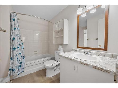 165-2050 Upper Middle Road, Burlington, ON - Indoor Photo Showing Bathroom