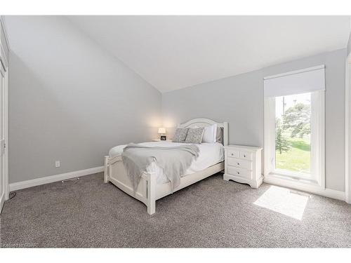 11 Farnham Road, Puslinch, ON - Indoor Photo Showing Bedroom