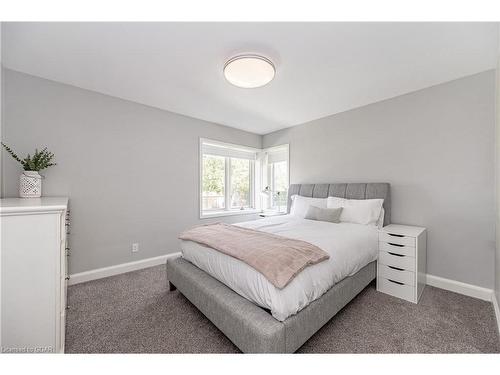 11 Farnham Road, Puslinch, ON - Indoor Photo Showing Bedroom