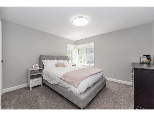 11 Farnham Road, Puslinch, ON - Indoor Photo Showing Bedroom