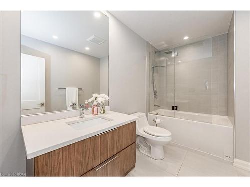 11 Farnham Road, Puslinch, ON - Indoor Photo Showing Bathroom