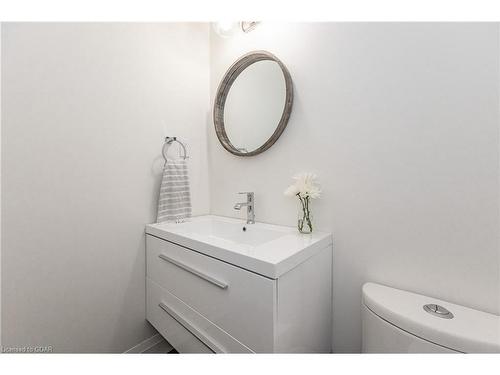 11 Farnham Road, Puslinch, ON - Indoor Photo Showing Bathroom