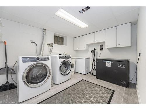 11 Farnham Road, Puslinch, ON - Indoor Photo Showing Laundry Room