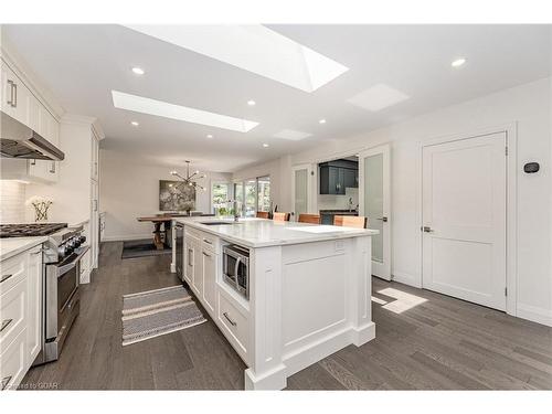 11 Farnham Road, Puslinch, ON - Indoor Photo Showing Kitchen With Upgraded Kitchen