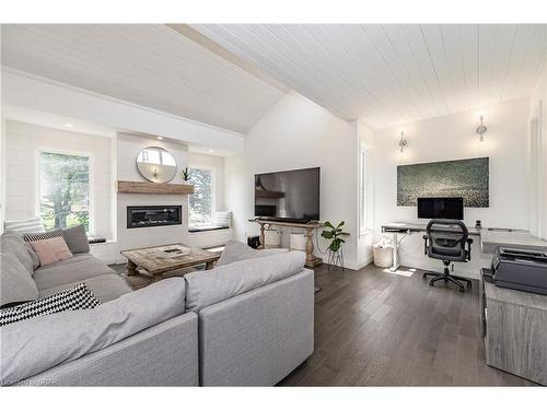 11 Farnham Road, Puslinch, ON - Indoor Photo Showing Living Room With Fireplace