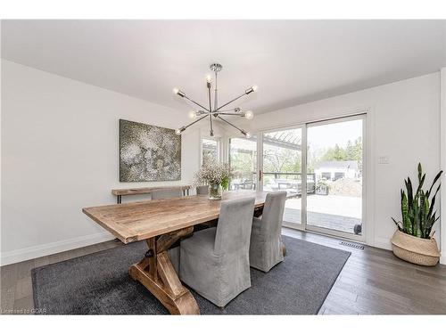 11 Farnham Road, Puslinch, ON - Indoor Photo Showing Dining Room