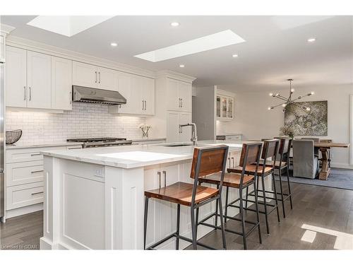 11 Farnham Road, Puslinch, ON - Indoor Photo Showing Kitchen With Upgraded Kitchen