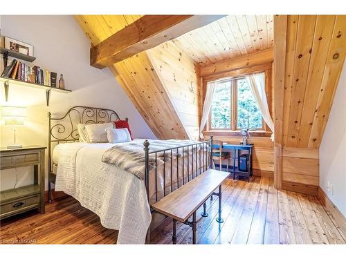 9209 27 Sideroad, Erin, ON - Indoor Photo Showing Bedroom