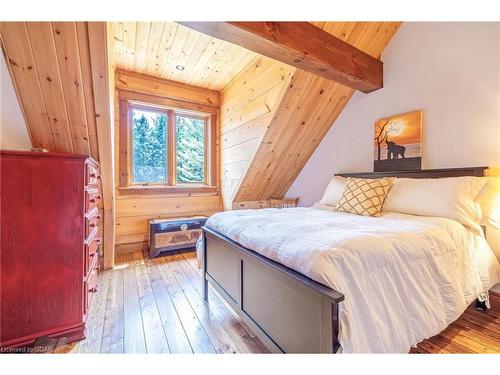 9209 27 Sideroad, Erin, ON - Indoor Photo Showing Bedroom