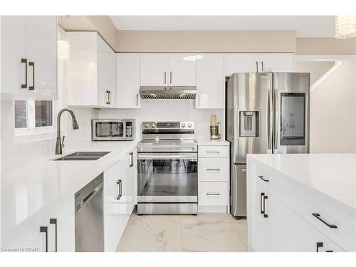 7 Drohan Drive, Guelph, ON - Indoor Photo Showing Kitchen With Double Sink With Upgraded Kitchen