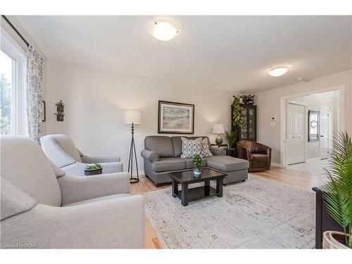 103 Halls Drive, Elora, ON - Indoor Photo Showing Living Room