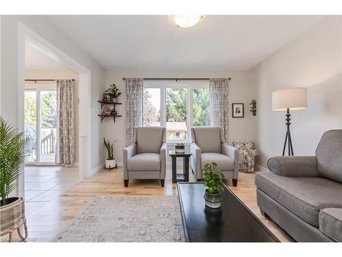 103 Halls Drive, Elora, ON - Indoor Photo Showing Living Room