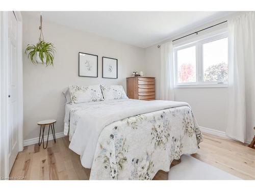 103 Halls Drive, Elora, ON - Indoor Photo Showing Bedroom