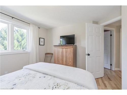 103 Halls Drive, Elora, ON - Indoor Photo Showing Bedroom