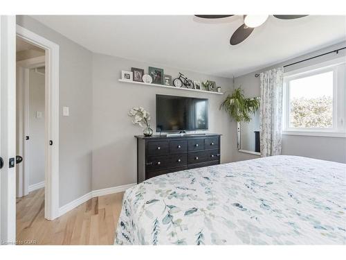 103 Halls Drive, Elora, ON - Indoor Photo Showing Bedroom