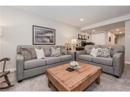 103 Halls Drive, Elora, ON - Indoor Photo Showing Living Room