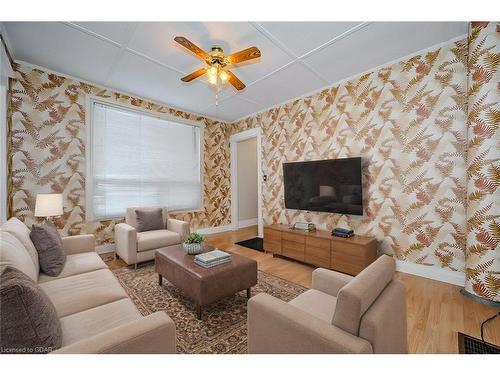 25 Blandford Street, Toronto, ON - Indoor Photo Showing Living Room